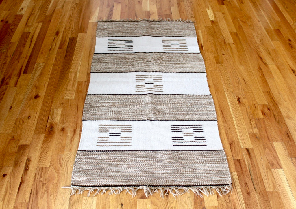 Zeena | 4’8” x 2’4”